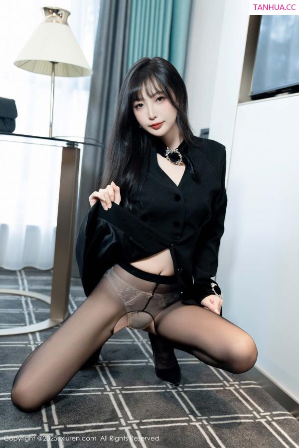   [XiuRen]高清写真图 2025.02.21 No.9918 樱桃小阑子 黑丝美腿第29张图片
